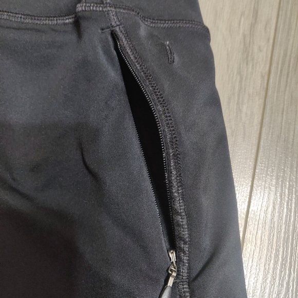 ✨️2FOR10✨️Under Armour cropped legging - Picture 3 of 3